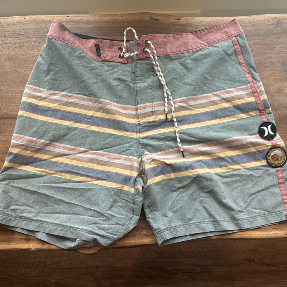 Hurley Pendleton size 34